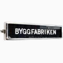 Namnskylt-med-svart-panna-170x40-mm-646-101-29f6.jpg