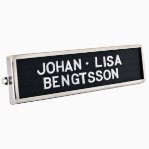Namnskylt-med-svart-panna-170x48-mm-646-102-d2aa.jpg