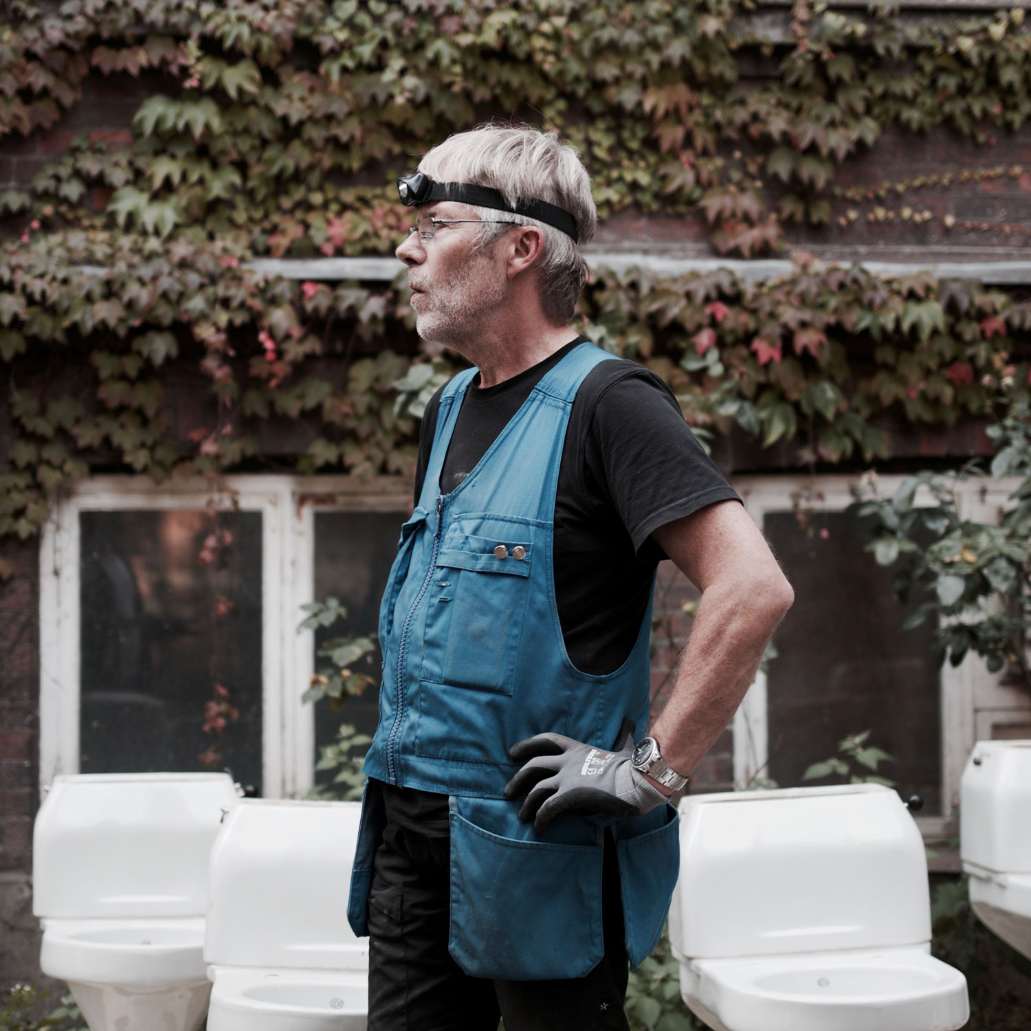 Lennart bland sina bevarade toalettstolar